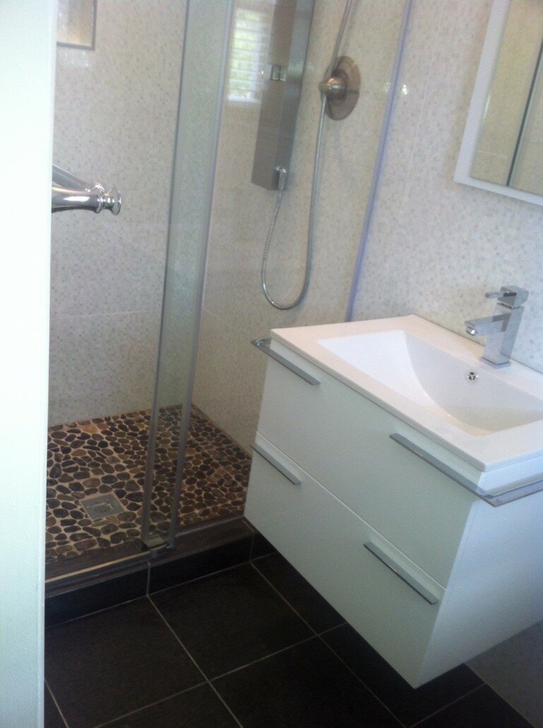 Modern Bathroom Remodeled White Sink Modern Bathroom Remodeled White Sink